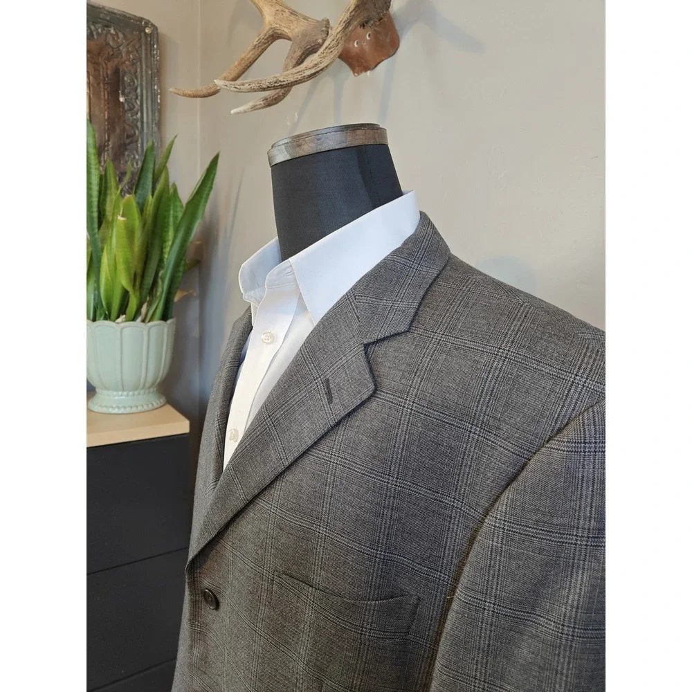Tassio Italy Mens Wool Sports Coat 46R Gray Plaid Made in Italy 3 Button V701